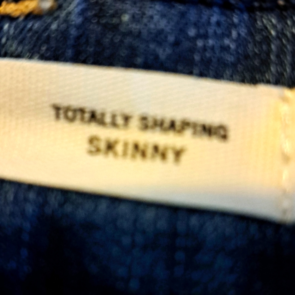 Womens NEW SIGNATURE LEVI SHAPING JEANS. 4. (WAIST 27) - Picture 9 of 15